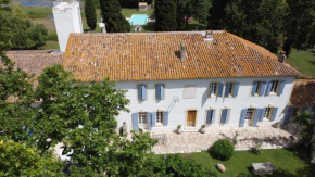 Mas du Versadou, dans un espace naturel protégé, piscine couverte chauffée toute l'année, Spa et salle de jeux